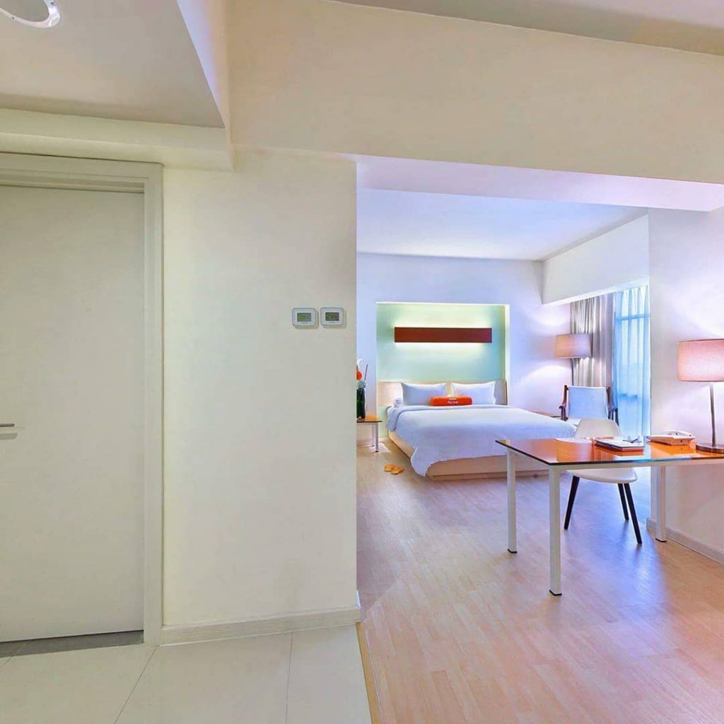 Bermodalkan Rp 600.000, pengunjung sudah bisa menikmati romm twin harris yang memiliki fasilitas satu tempat tidur double dan 2 tempat tidur single. Harga tertinggi dari kamar hotel ini adalah Rp1.100.000,- (penawaran istimewa dan paket bisnis).