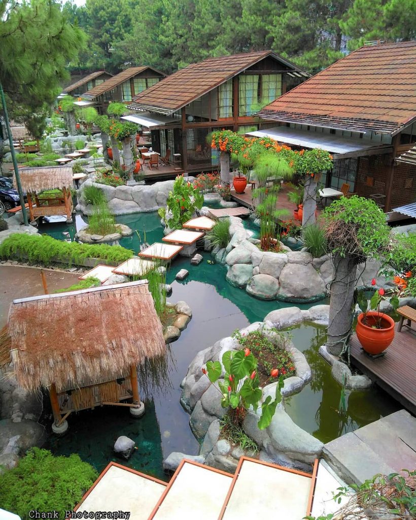 Hotel di Tengah Hutan Bandung