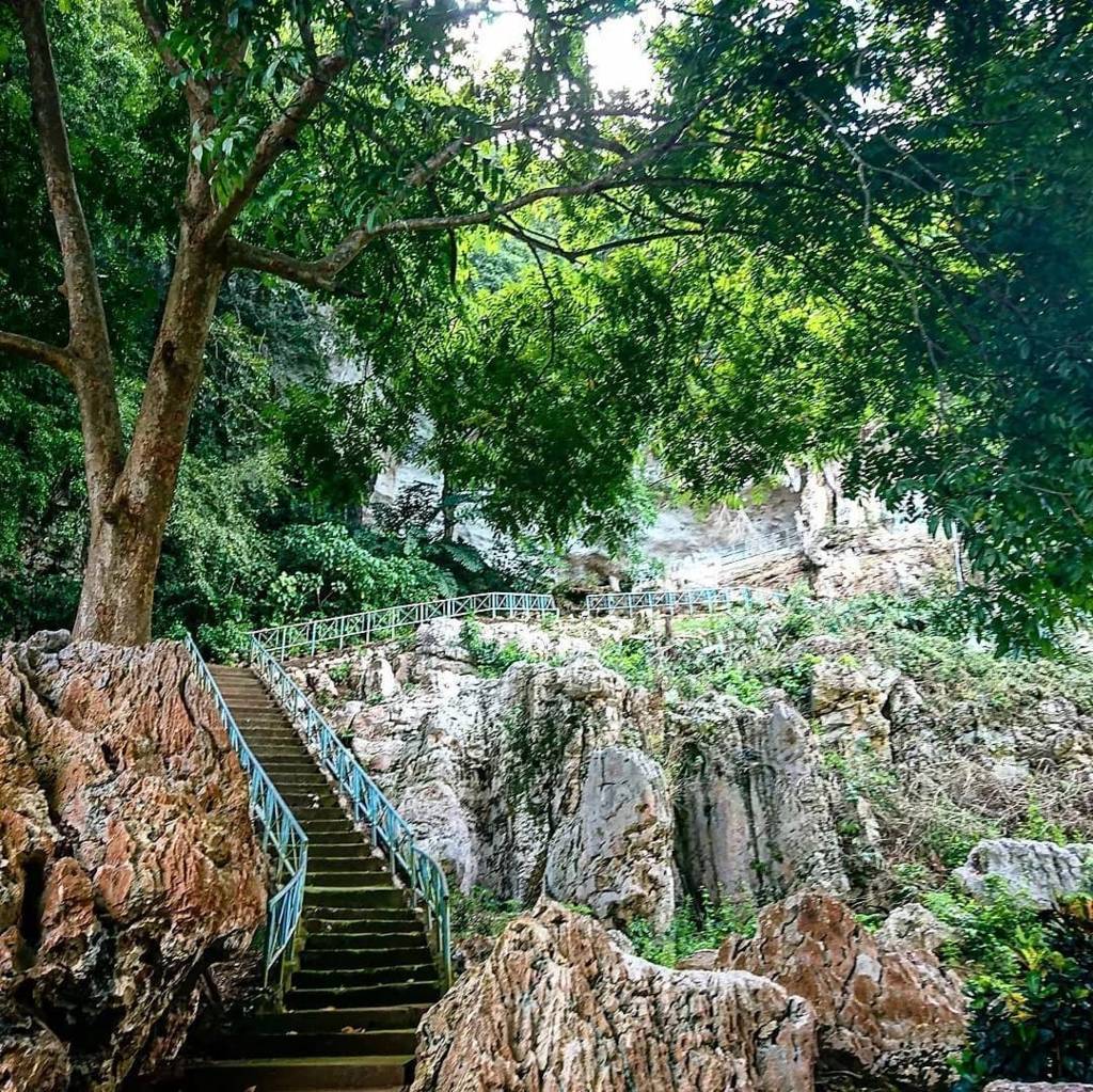 kota menarik kalimantan pemandangan alam dan budaya