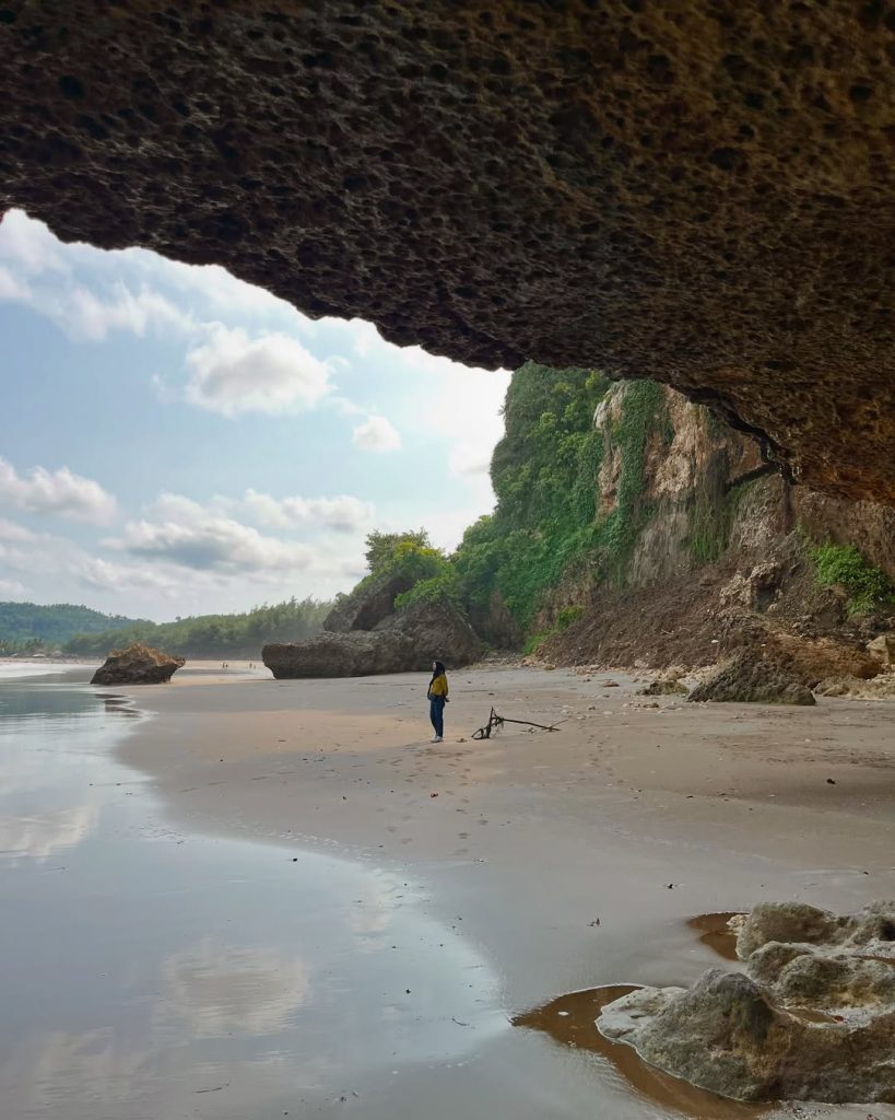 pantai sine tulungagung